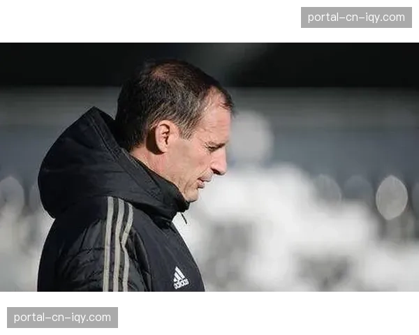 “无声的指挥家”：特写跟随意甲主裁判的场内通讯设备维护专员